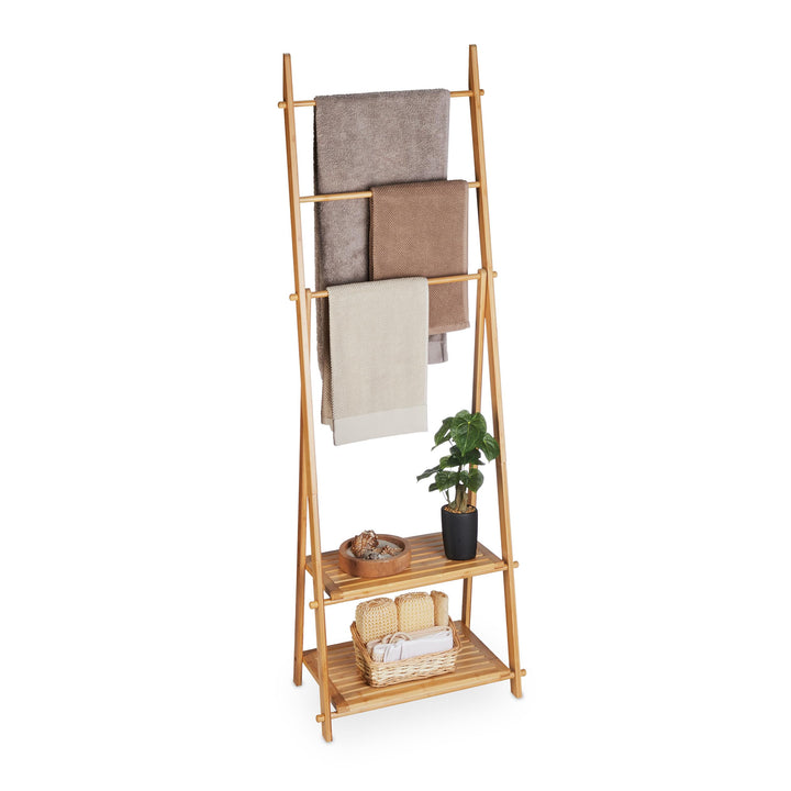 Relaxdays Handtuchständer Bambus, 3 Stangen, 2 Ablagen, HBT: 153 x 53,5 x 30 cm, freistehend, Duscht