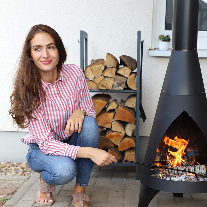 Relaxdays, anthrazit Kaminholzregal mit 2 Ablagen, aus Stahl, 4 Haken für Kaminbesteck, Brennholzreg