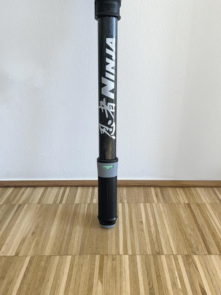 Unger Carbon Teleskopstange Ninja (5,50 m, 4-teilig, Anti-Rutsch Endkappe, kompakt, Fensterreinigung