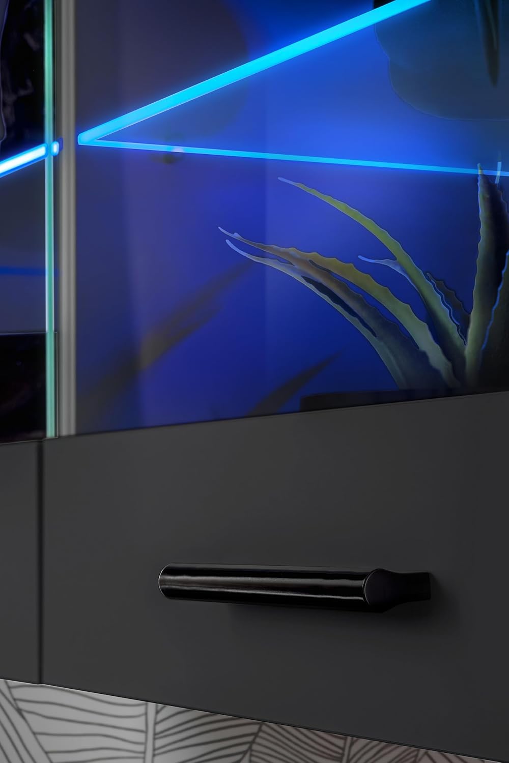 Komodee, Vitrine Schrank Savona, Schwarz/Schwarz, Breite 100cm x Höhe 50cm x Tiefe 30cm, Blaue LEDs,