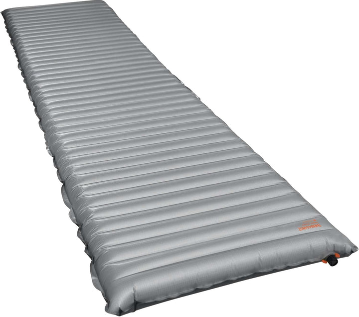 Therm-a-Rest NeoAir XTherm MAX Isomatte für Camping und Rucksackreisen Regular Wide - 25 x 72 Inches