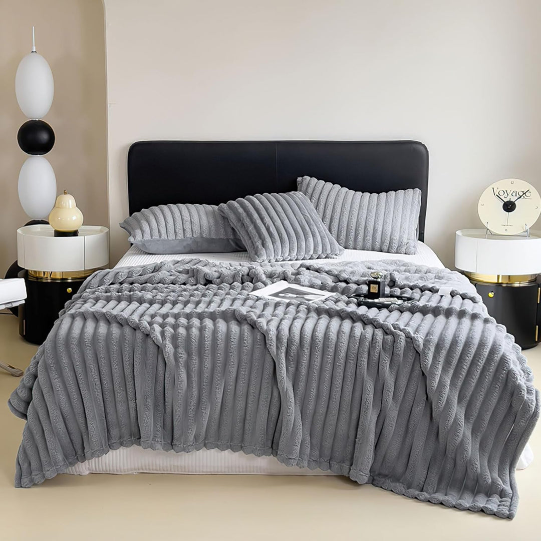 Kuscheldecke 150x200 cm - Warme Flausige Bettüberwurf Decke und Sofadecke Mama, Frauen und Freundin