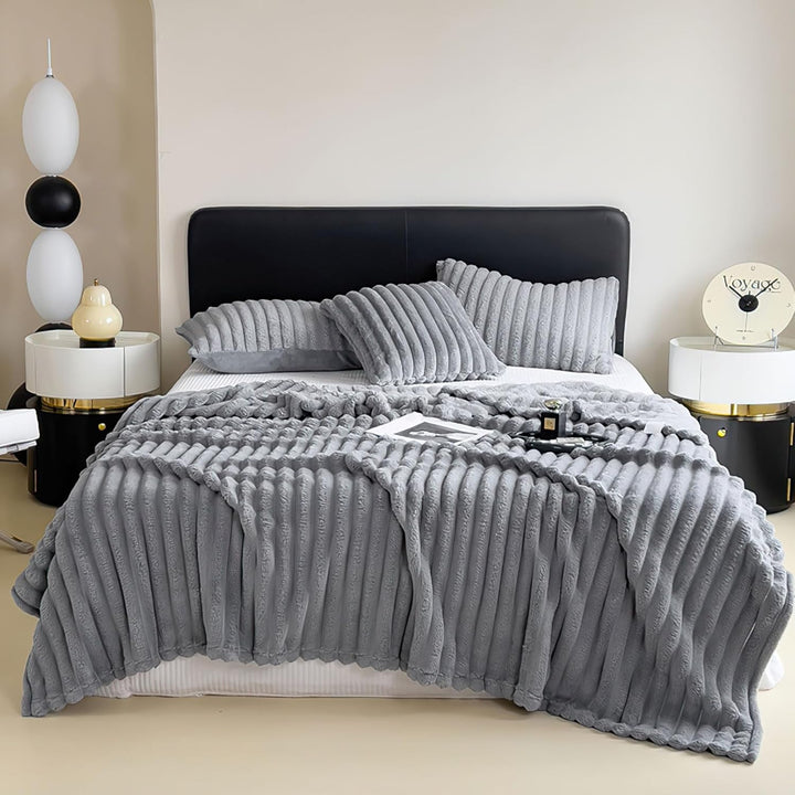 Kuscheldecke 150x200 cm - Warme Flausige Bettüberwurf Decke und Sofadecke Mama, Frauen und Freundin