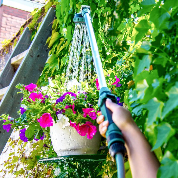 VONROC Gartendusche Aussendusche - 1 in 2 Gartenbrause mit Stiel ideal für Garten, Pool, Camping, Te