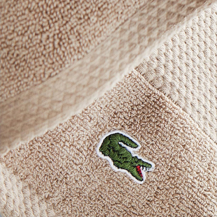 Lacoste Heritage Supima Badetuch, Baumwolle, 76,2 x 137,2 cm, Sandfarben 30x54 Sand, 30x54 Sand