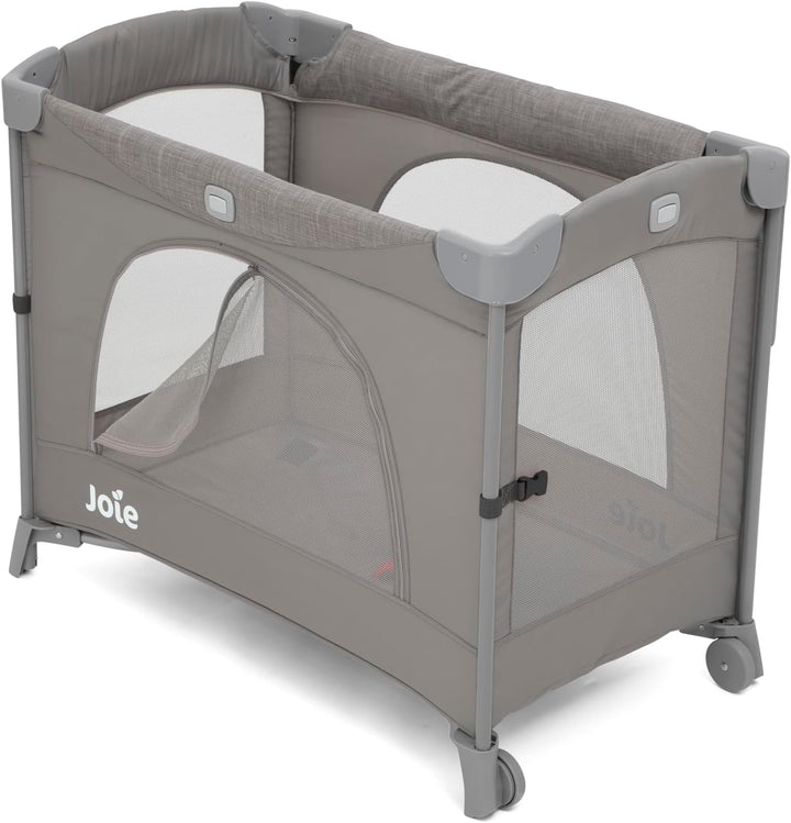 Joie Kubbie™ Sleep Reisebett, 2-in-1 Beistellbett, absenkbare Seite, herausnehmbarer Einsatz, kompak