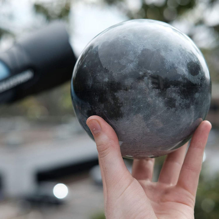 MOVA Globus Weltraumserie Mond 6" mit Sockel, solarbetriebener rotierender Globus, einzigartiges Ges