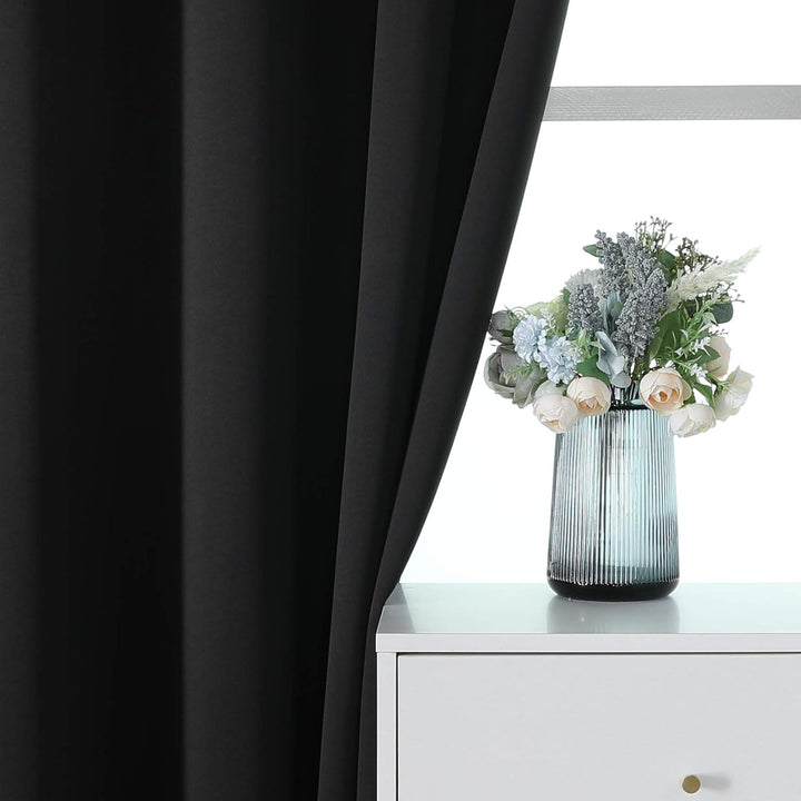 CUCRAF Verdunklungsvorhang Schwarz für Schlafzimmer, Kinderzimmer Gardinen Verdunkelung Thermovorhan