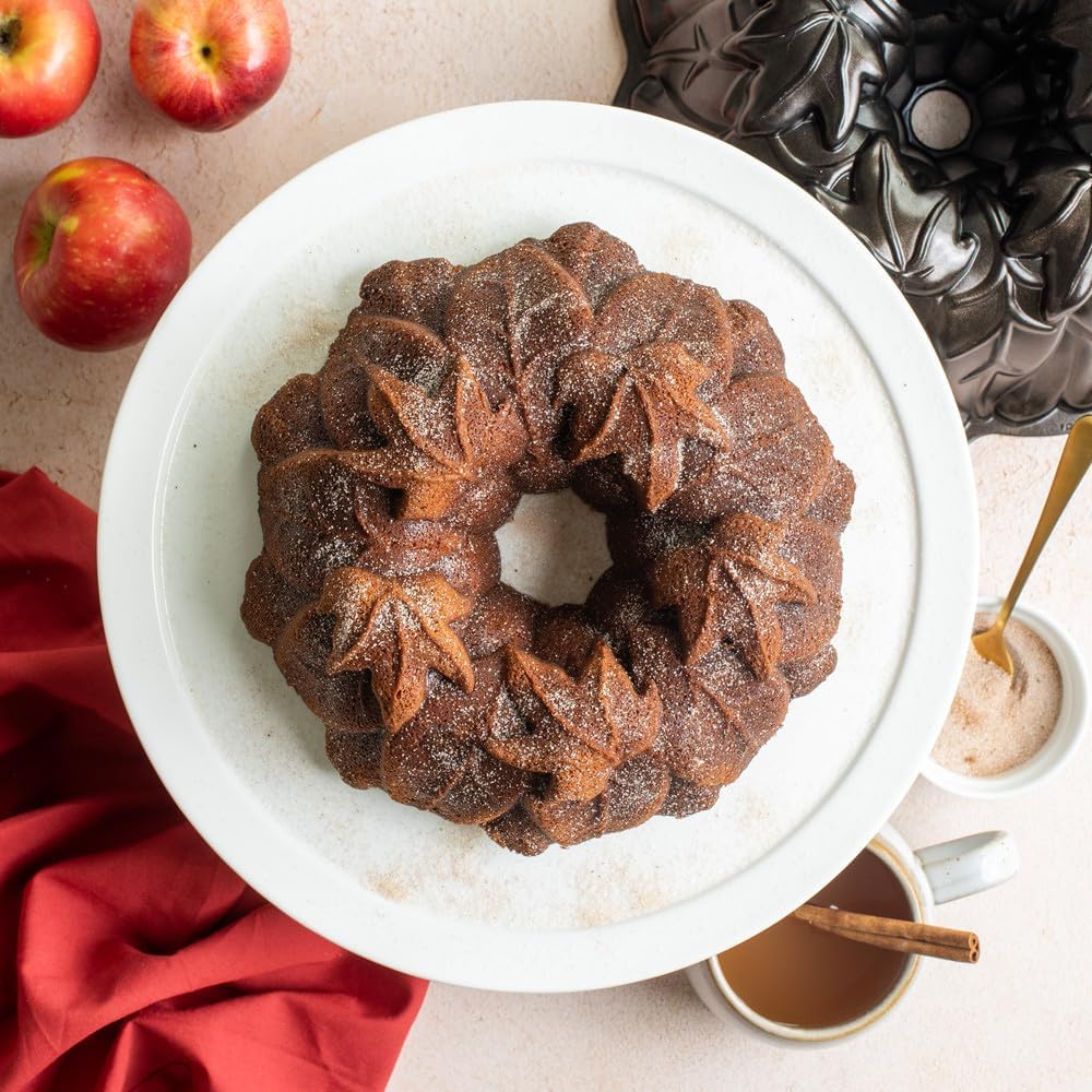 NordicWare Ernteblätter Backform Herbstblätter-Bundt, Aluminium, Braun, 26,7 x 26,7 x 9,5 cm Gugelhu