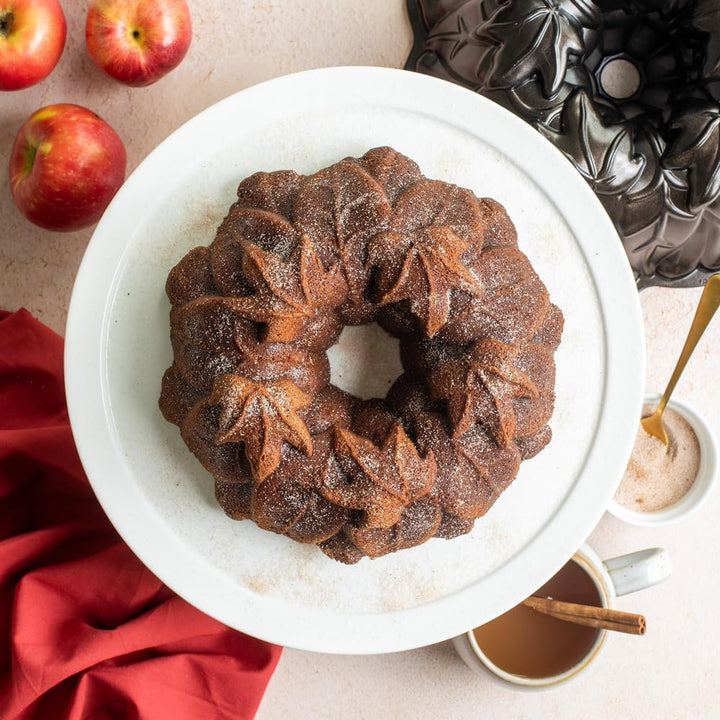 NordicWare Ernteblätter Backform Herbstblätter-Bundt, Aluminium, Braun, 26,7 x 26,7 x 9,5 cm Gugelhu