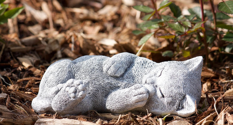 stoneandstyle Steinfigur Katze Minka träumend, massiver Steinguss, Frost- und wetterfest bis -30°C