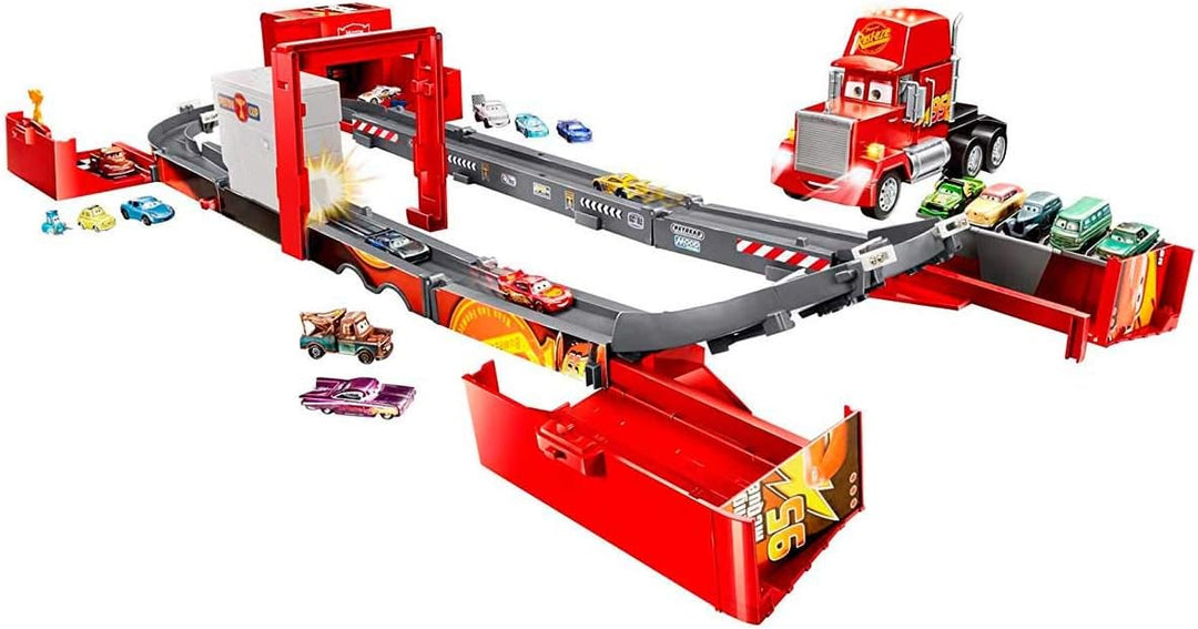 Mattel Disney Cars FPK72 Macks Mega-Rennwelt Spielzeug
