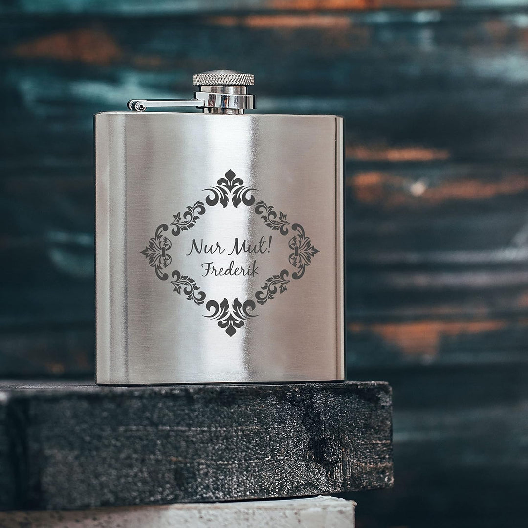 stempel-fabrik – personalisierbarer Flachmann aus Edelstahl mit Name – Motiv Ornament – Taschenflasc