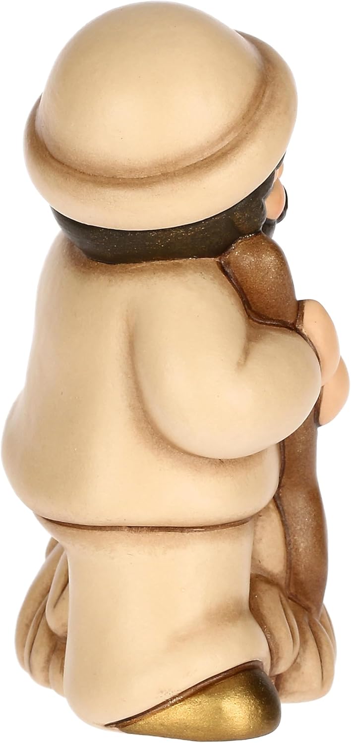 THUN, Mann mit Gabel und Heu aus hochwertiger Keramik, Kollektion Klassische Krippe, Weihnachtskripp