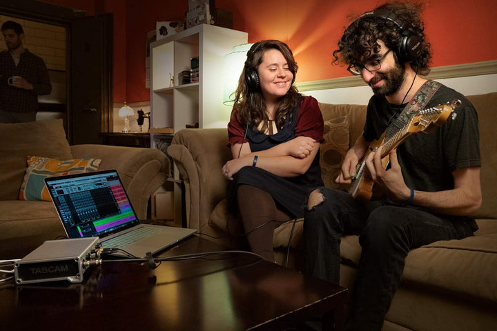 Tascam Series 102i - USB-Audio-/MIDI-Interface mit DSP-Mixer (10 Eingänge, 4 Ausgänge)