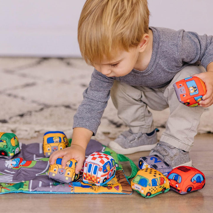 Melissa & Doug Städtespielmatte für unterwegs (49 cm x 36 cm) mit 9 weichen Fahrzeugen
