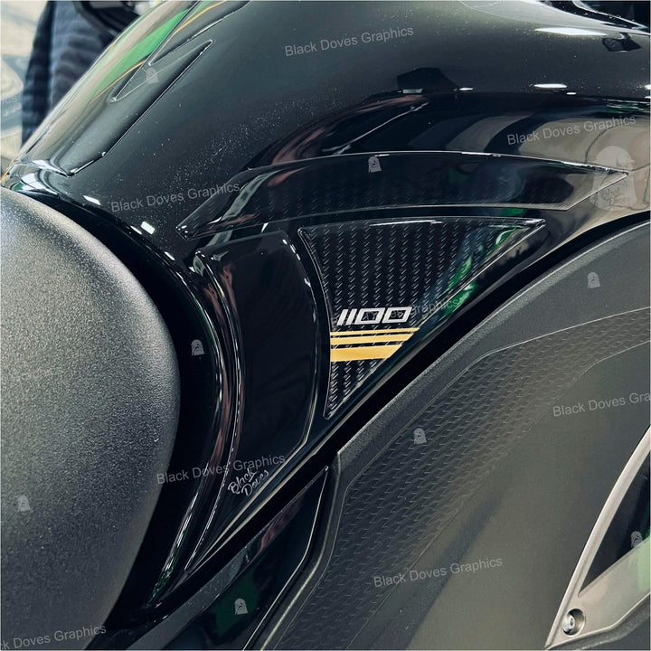 Black Doves Graphics 3D-Aufkleber aus Harz, Schutz kompatibel mit Kawasaki Versys 1100 SE 2026 (GN1)