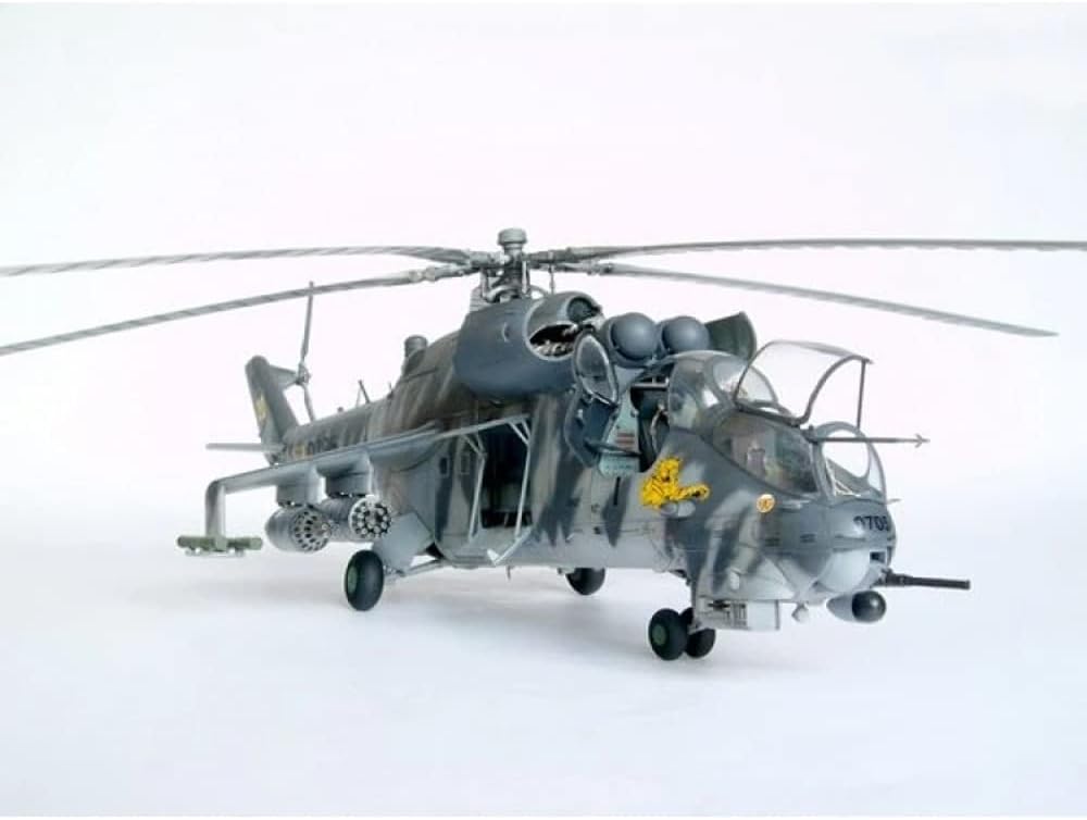 Trumpeter 05103 Modellbausatz Mil Mi-24 V Hind-E
