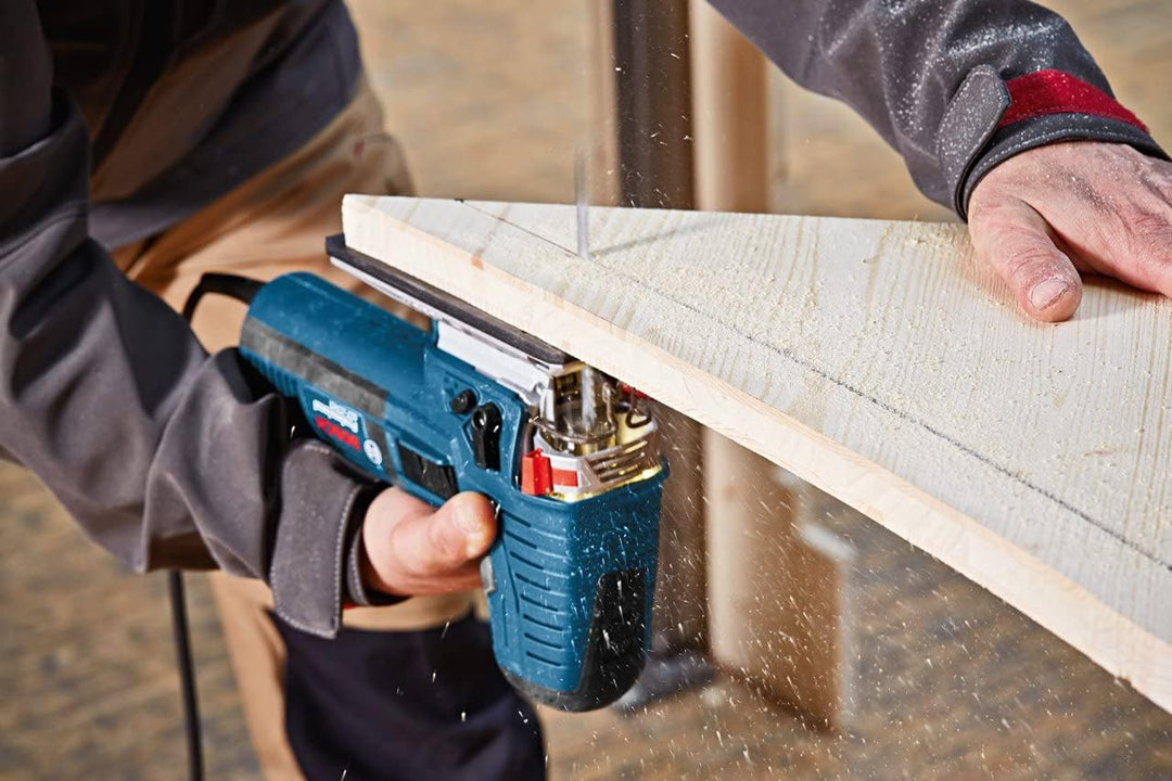 Bosch Professional Stichsäge GST 160 CE (inkl. 3x Sägeblätter für Holz, Absaugadapter, Abdeckhaube,