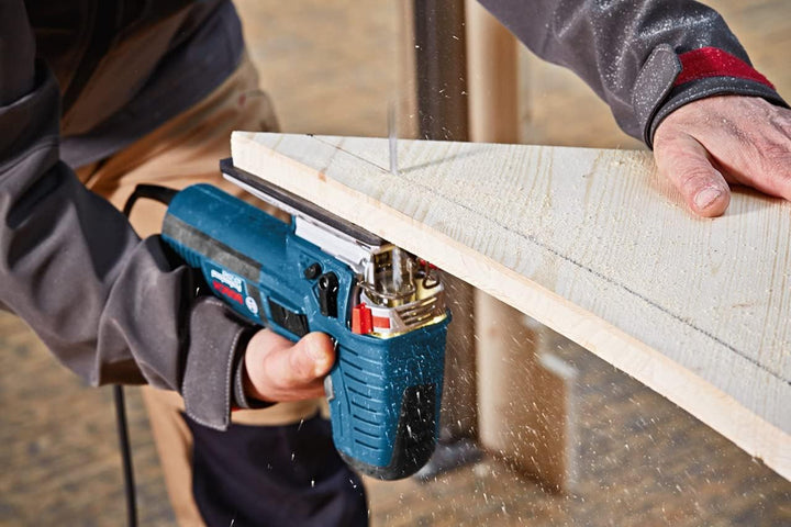 Bosch Professional Stichsäge GST 160 CE (inkl. 3x Sägeblätter für Holz, Absaugadapter, Abdeckhaube,