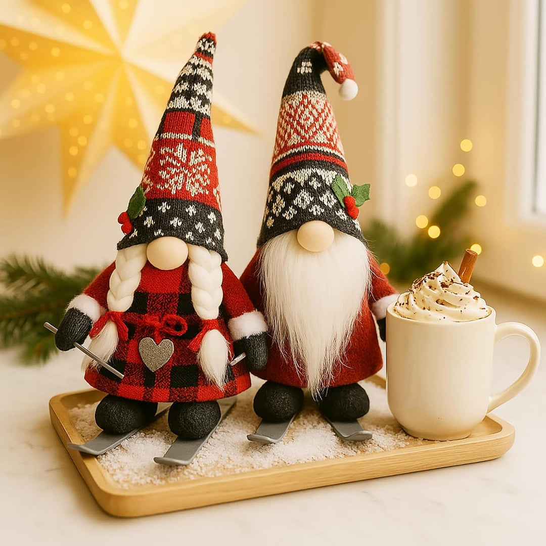 KAMACA 2er Set Deko Wichtel Ski Wichtelpärchen aus Stoff mit knuffigem Outfit Dekoidee zum Verschenk