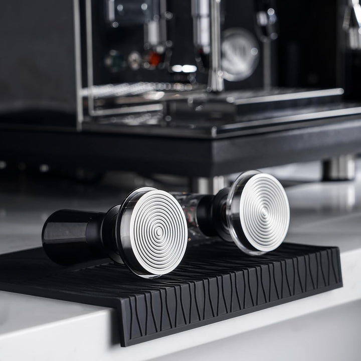 IKAPE 58MM Kaffee Tamper für Espresso, Feder kalibriert Tamper mit semi-transparenten Design, Edelst