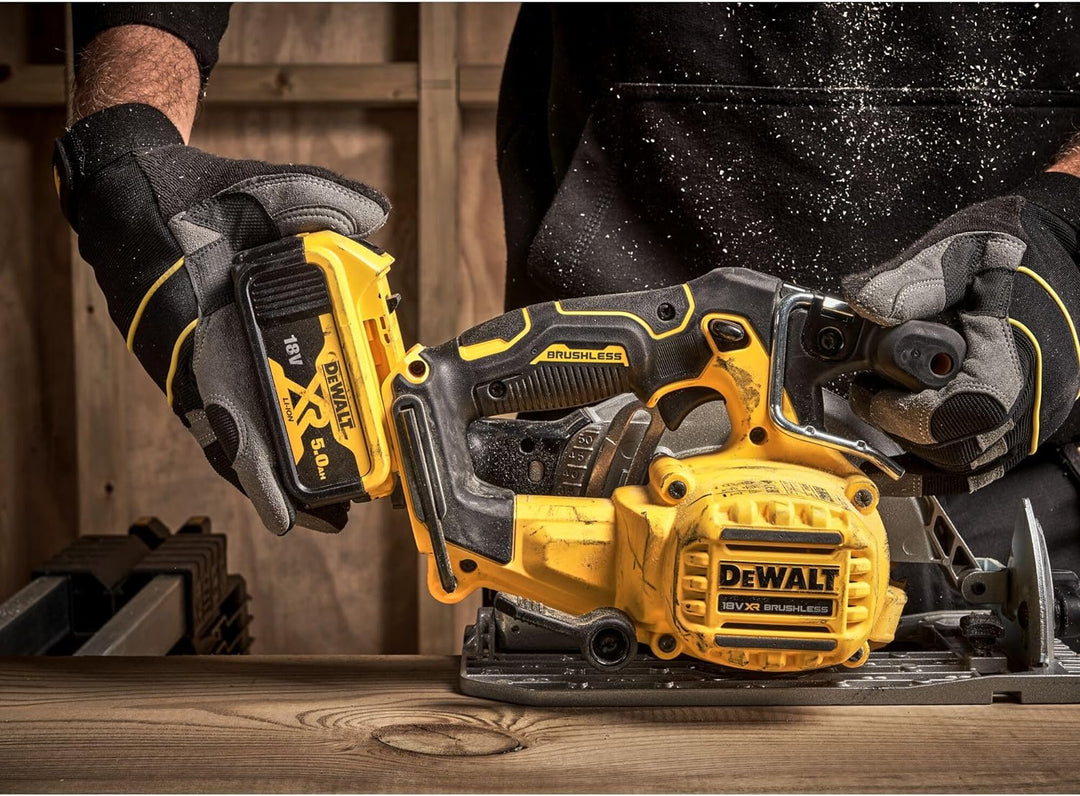 Dewalt 18V XR Akku-Handkreissäge DCS565NT (bürstenloser Motor, mit integrierter LED &amp; Blasvorrichtun