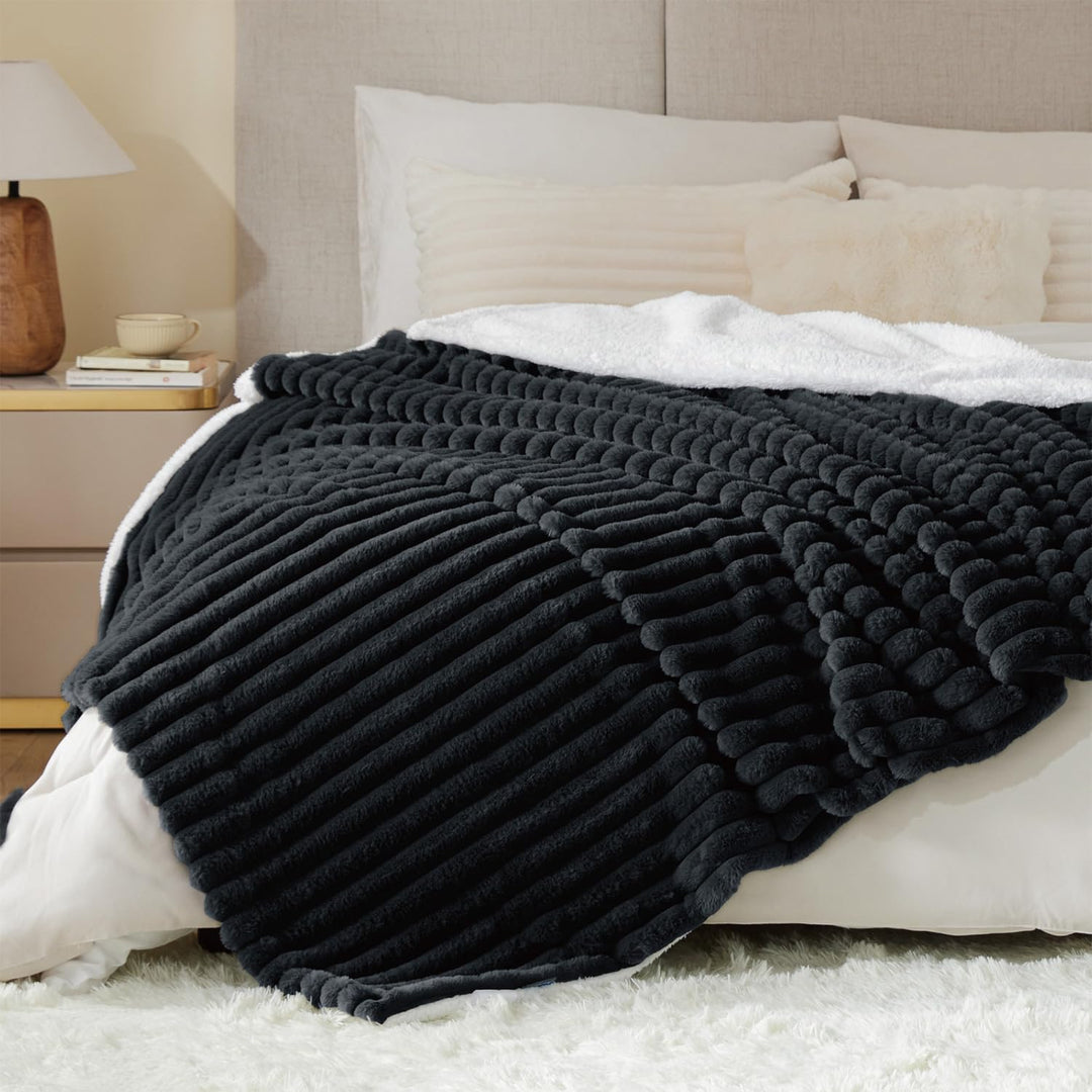 BEDELITE warme Decke Sherpa Kuscheldecke Flauschig Schwarz XXL 220x240 | dicke Deko Fleecedecke, Cor