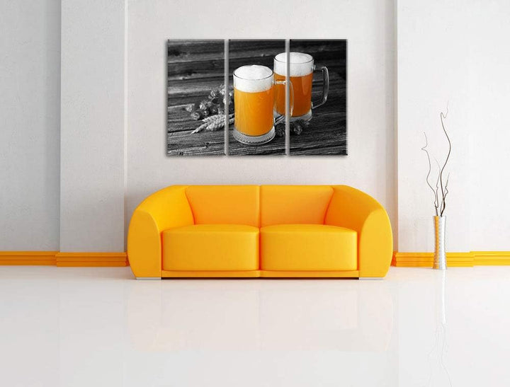 Zwei Biergläser Hefeweizen mit Hopfen auf Holztisch schwarz/weiss 3-Teiler Leinwandbild 120x80 Bild