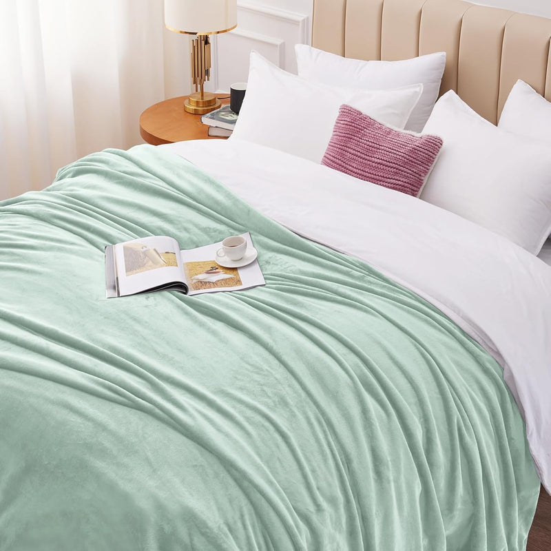 WAVVE Kuscheldecke Flauschig Decke Fleecedecke - Sofadecke 230x270 cm Wohndecke Couchdecke, Salbei G