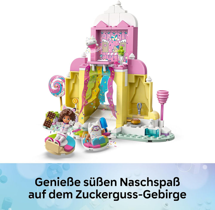LEGO Gabbys Puppenhaus - Zuckerguss-Gebirge und Kätzchen-Garten - Spielset mit Minifigur, Panda Pföt