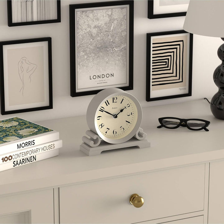 JONES CLOCKS® Saloon Tischuhr I Traditionelles DoppelIscrollIDesign I Grau I Zeitgenössischer klassi