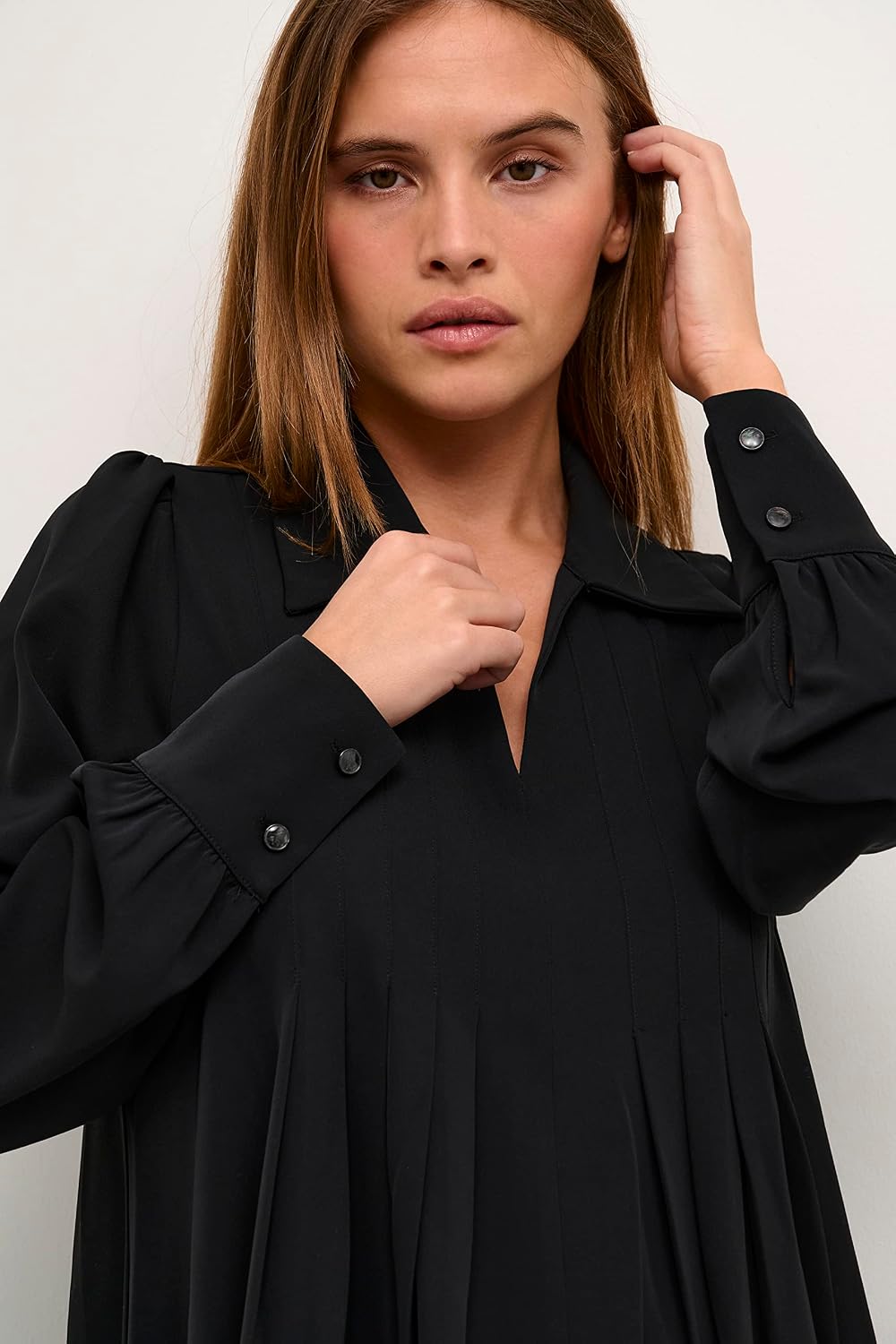 KAFFE Damen Mini Lange Ärmel Loose Fit V-Ausschnitt mit Shirt Halskette Kleid 32 Black Deep, 32 Blac