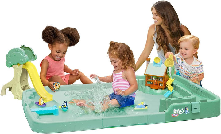 Little Tikes Bluey Bushland Adventure - mit 6 Zubehörteilen, Aktives Spielen mit Bluey, für Jungen u