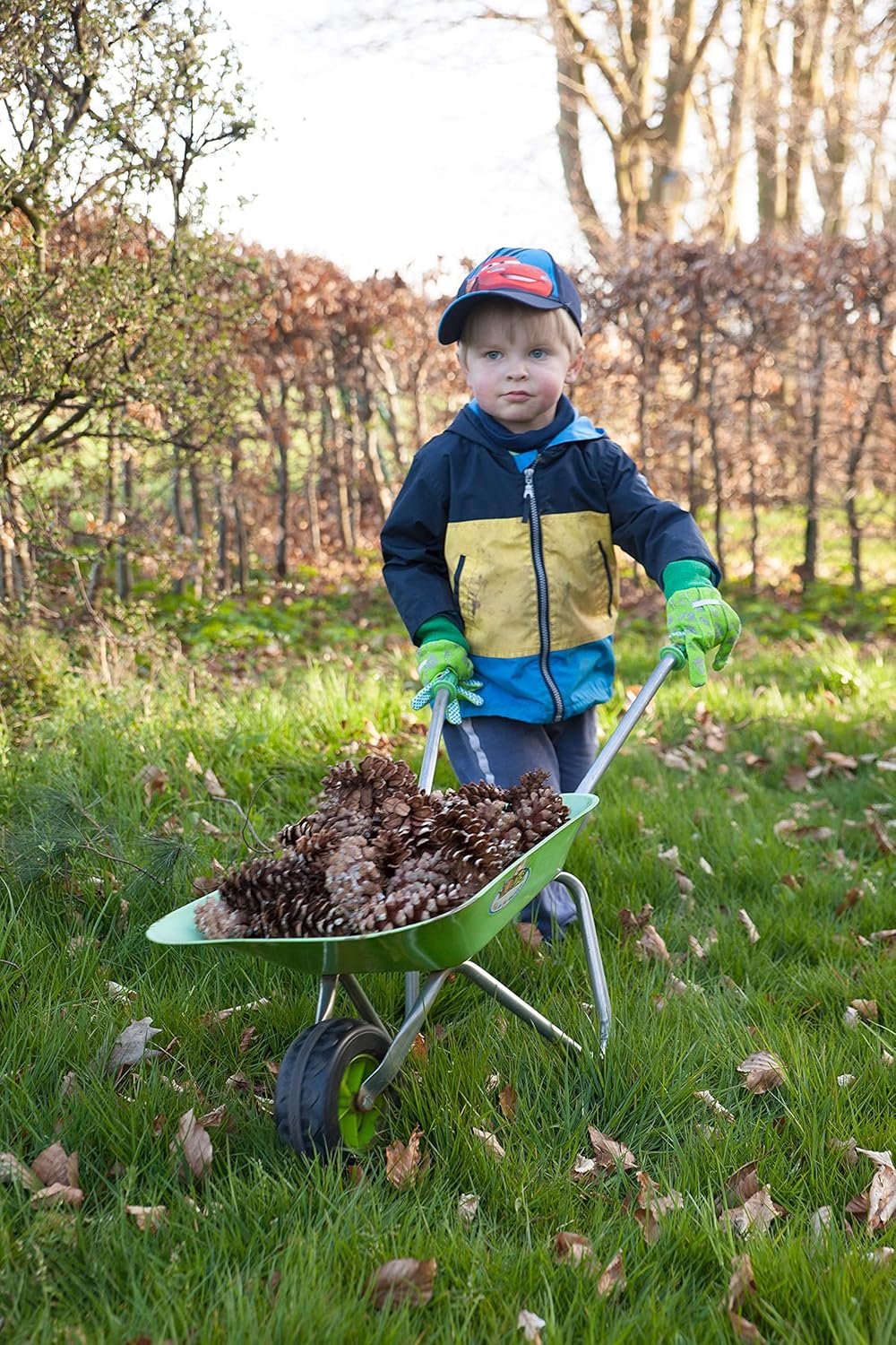 Esschert Design Kinderschubkarre, Gartenkarre für Kinder in grün, ca. 77 cm x 40 cm x 43 cm