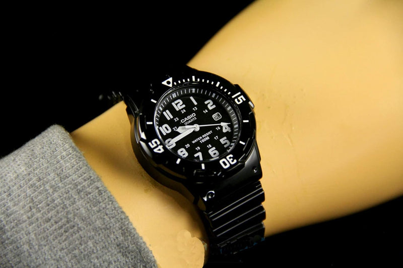 Casio Collection Damen Armbanduhr LRW-200H Schwarz, Schwarz