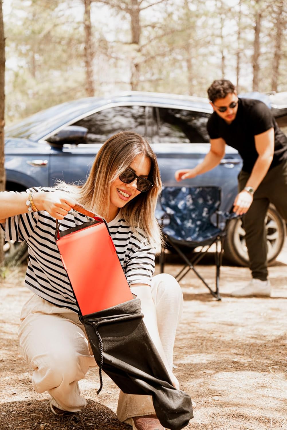 Fumo M Tragbarer Campinggrill in Rot | Kompakter & Demontierbarer Holzkohlegrill | Leicht zu Transpo