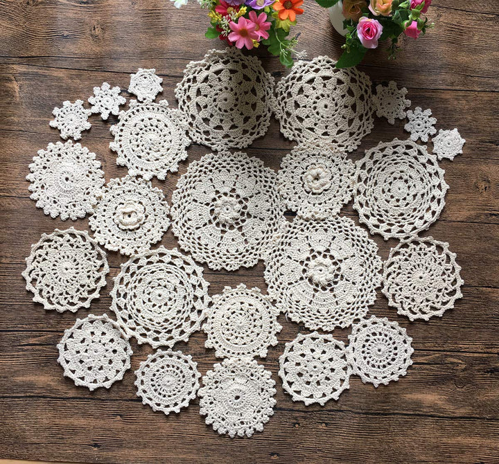 MINDPLUS Set mit 24 Handgehäkelten Deckchen Baumwolle Spitze Tischset Mini-Deckchen Untersetzer 5–18