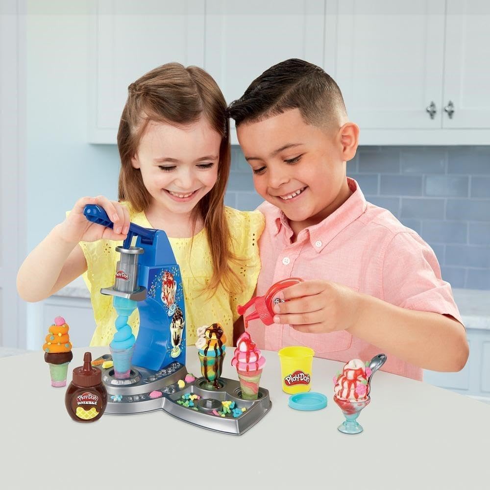 Play-Doh Drizzy Eismaschine mit Toppings, inklusive Drizzle Knete und 6 Farben, Drizzy Eis