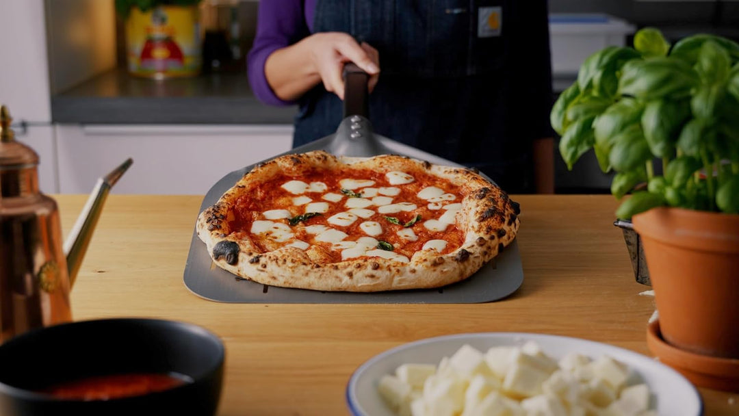 AMZBBQ® Premium Pizzaschieber - 30 x 30 x 66 cm Perforierte Pizzaschaufel aus Harteloxiertem Alumini