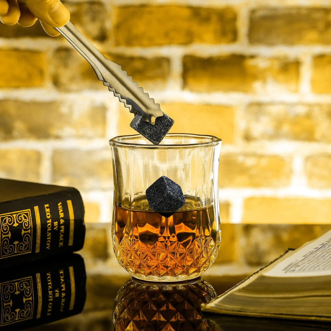 8 Whisky Steine mit 2 Whiskey Gläsern, Zange & Holz Geschenkbox - Whiskey Steine Geschenkset aus Nat