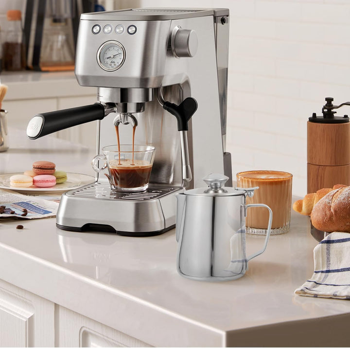 BESTonZON Milchkännchen Edelstahl Sahnekännchen mit Deckel 350 ML Aufschäumen Milch Kaffee Mokka Cap