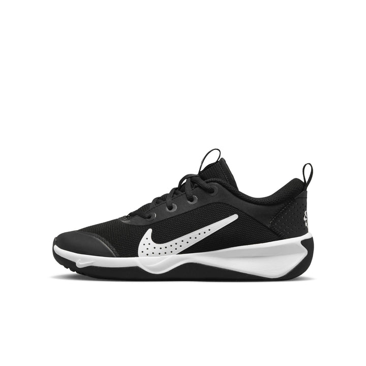 Nike Omni Multi-Court Schuh Für Jüngere Kinder 27.5 EU Black White, 27.5 EU Black White
