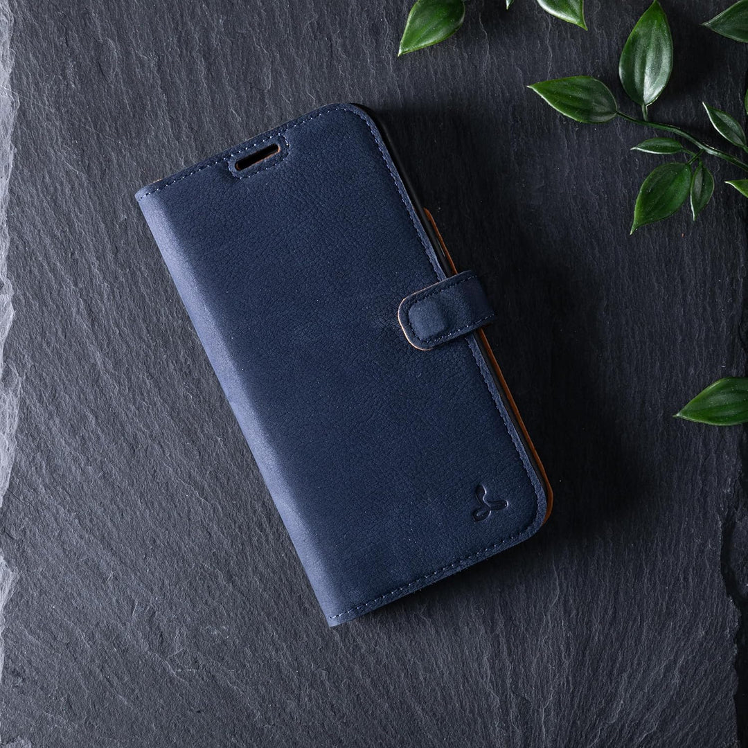 Snakehive Schutzhülle für iPhone 15 - Klapphülle Echte Lederhülle mit Standfunktion - Handmade in Eu