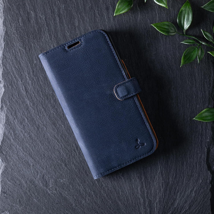 Snakehive Schutzhülle für iPhone 15 - Klapphülle Echte Lederhülle mit Standfunktion - Handmade in Eu