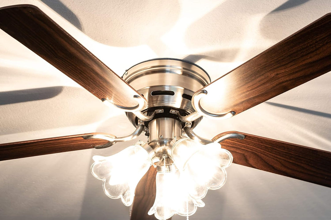 Pepeo - Kisa Deckenventilator mit Beleuchtung | Ventilator mit Zugschalter in Silber mit Wendeflügel