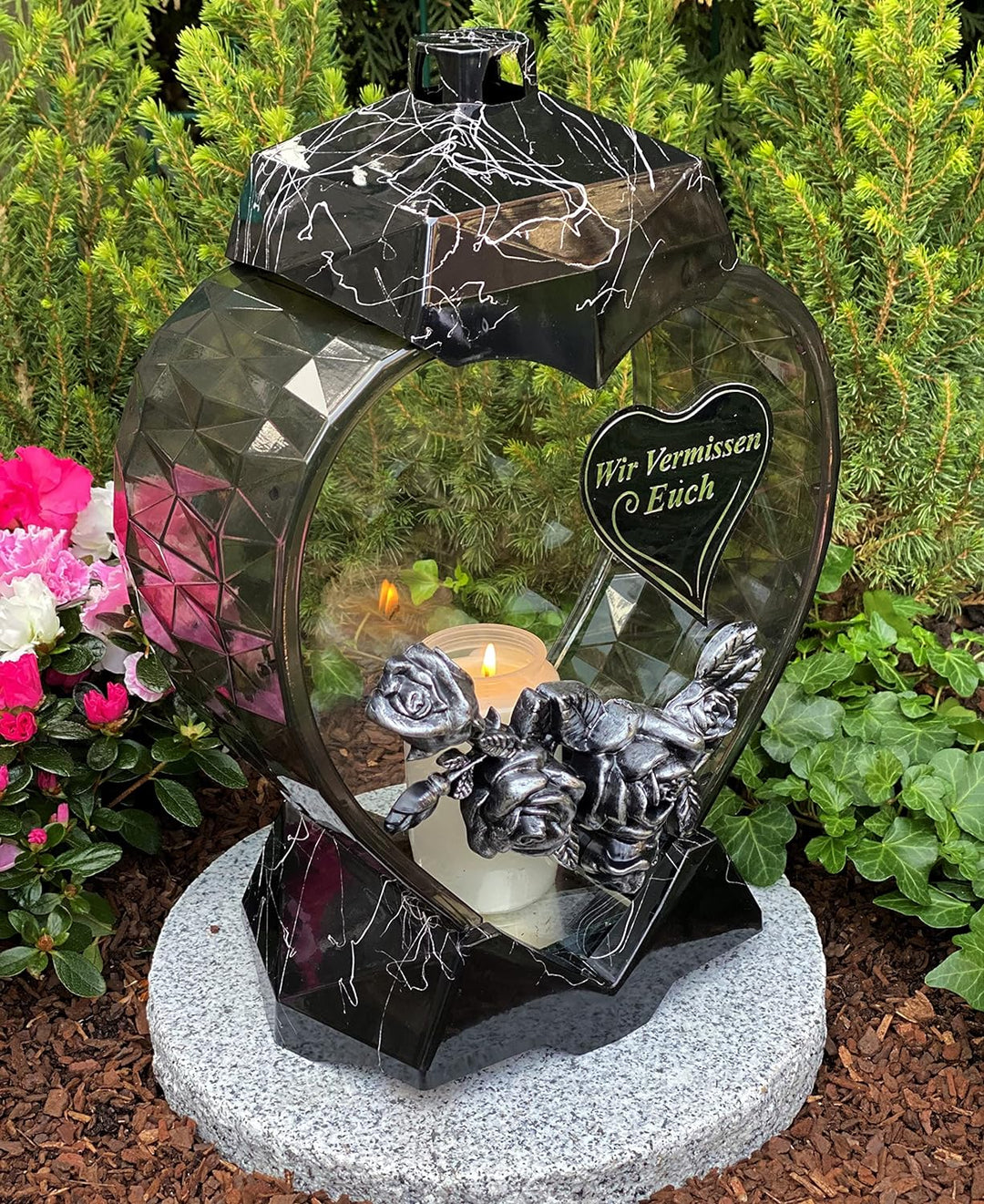 Grablampe Laterne HERZ Form mit Beschriftung '' Wir vermissen Euch'' Grablicht Kerze Grabkerze Grabd