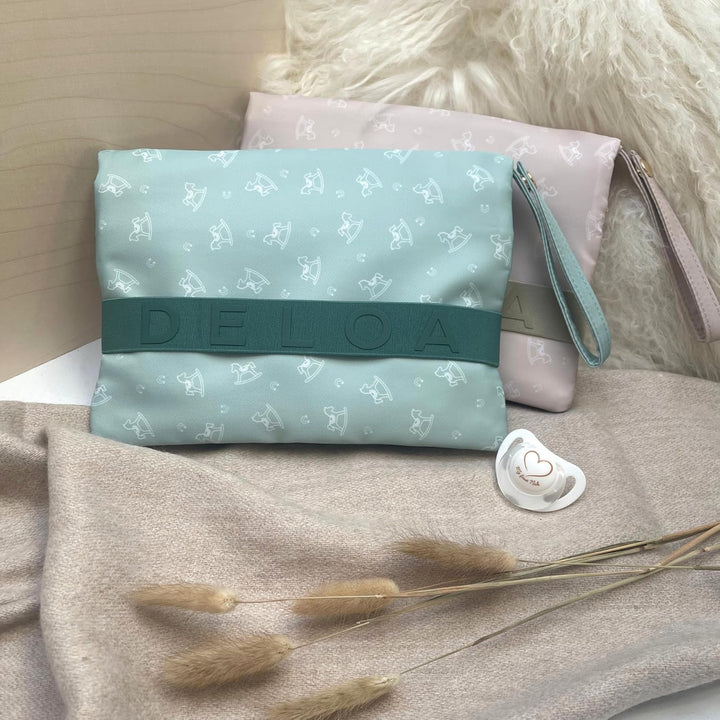 DELOA ® Windeltasche für unterwegs mit viel Platz - Kleine Wickeltasche, Baby Windelorganizer (Leopa