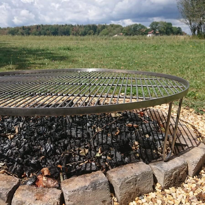 Grillrost RUND - 130cm aus Edelstahl - Handwerksprodukt - Made in Germany mit 3 Aufhängeösen Ø 130 c