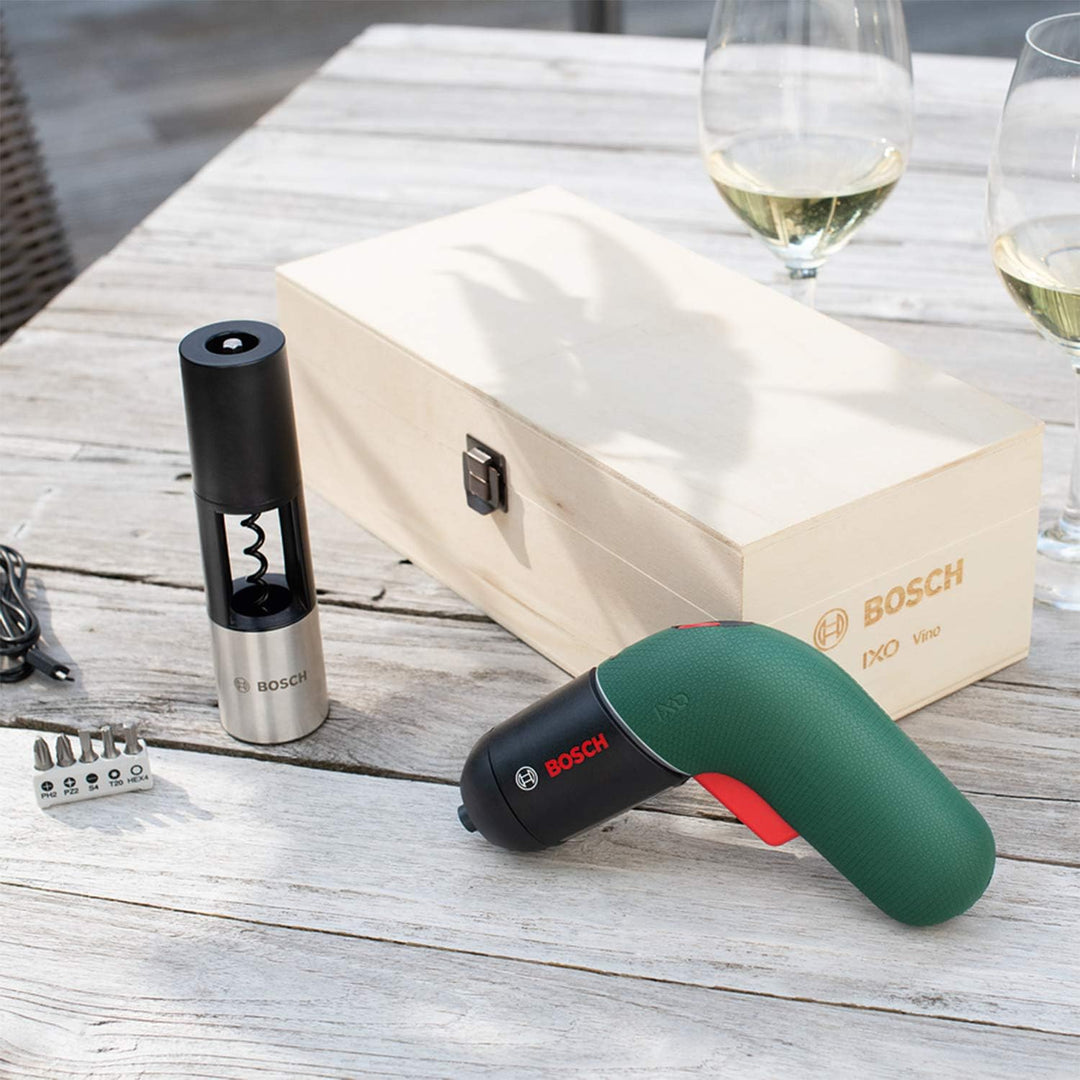 Bosch Akkuschrauber IXO Vino Set (6. Generation, grün, mit IXO Korkenzieheraufsatz, über Micro-USB-K
